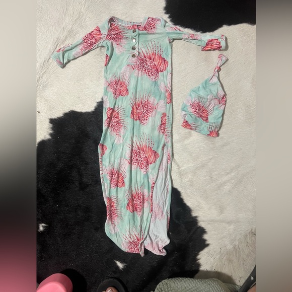 Florida Kid Co Lionfish sleeper and Hat 0-3 - Picture 2 of 5